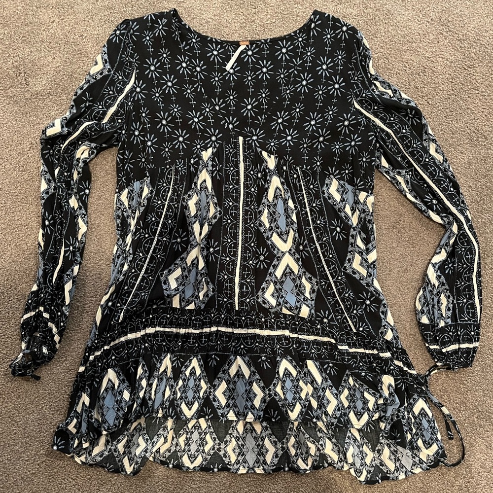Free People tunic top, v-neck, flares at bottom, blue/black/cream. Size S.